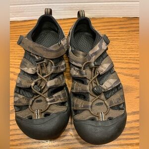 KEEN Youth Hiking Shoes Sandals Size 3Black Brown Camo Waterproof Sport‎ unisex
